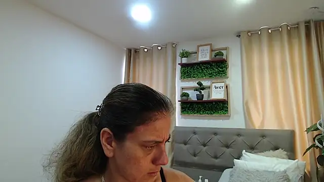 sasi_luna's Live XXX Chat