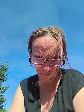 Dettybitch40 live XXX chat