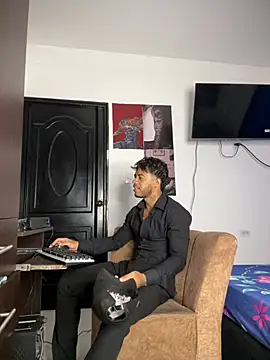 Kenny_romano Adlı Modelin Canlı XXX Sohbeti
