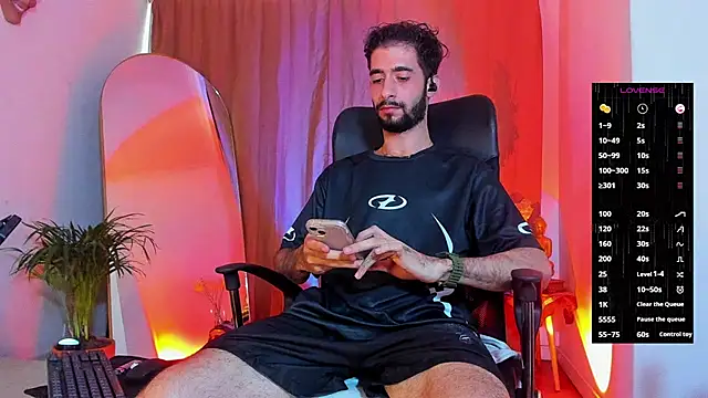 _YOURHERO Show in webcam