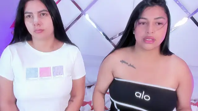 Chat XXX en directo de ViolettAndCandy