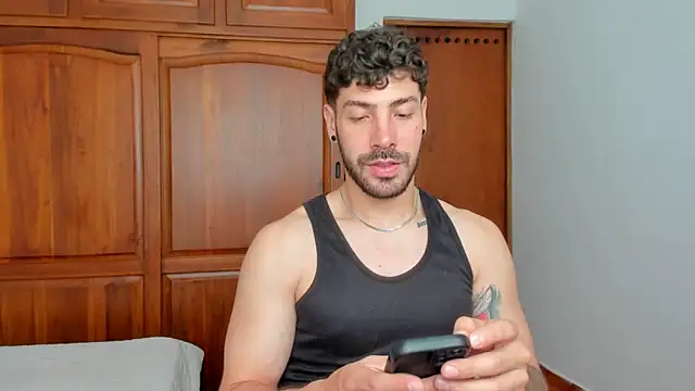 Show de Guyinthemountain na webcam