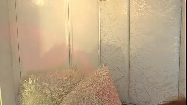 maddy1y_ Show in webcam