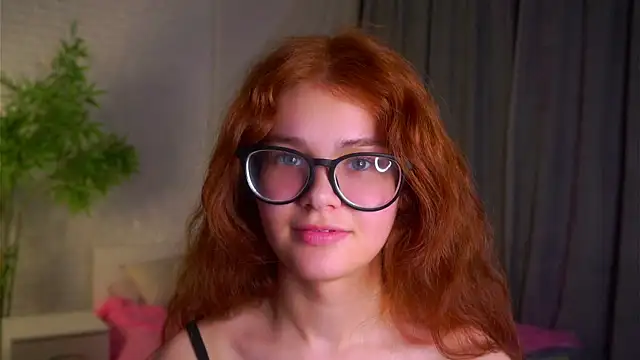 YettaCalabria Adlı Modelin Canlı XXX Sohbeti