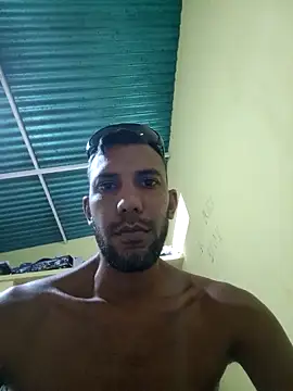 UnreadyChutzpa live XXX chat