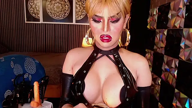 BigCockLatinaTS Webcam Show