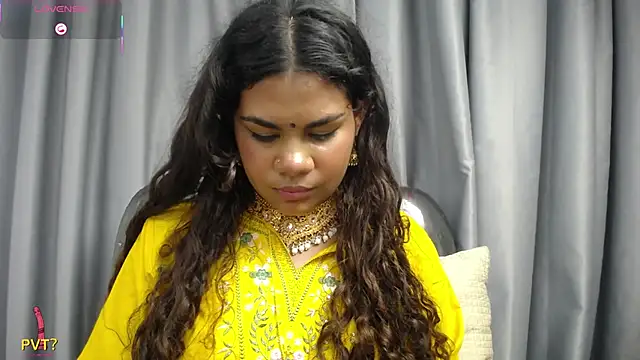 دردشة yaazhinii الجنسية المباشرة