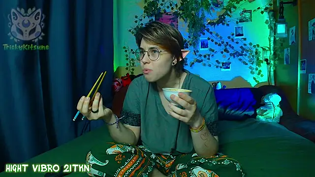 TrickyKitsune Chat XXX in diretta