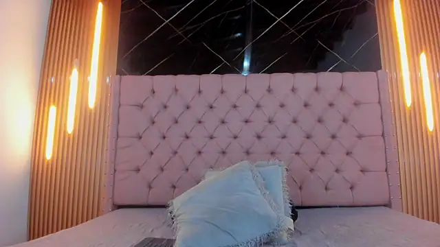AinaPink's Live XXX Chat