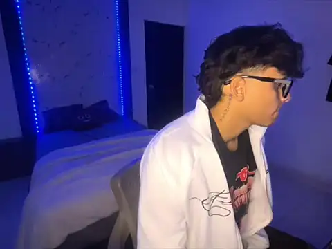 panther_jazee Show in webcam