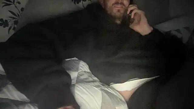 Big8inchUncutCock: διαδικτυακό σόου στην κάμερα