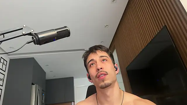 Show de mettew22cm na webcam