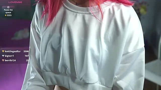 August_female's Live XXX Chat