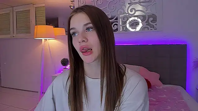 LuisaClover's Live XXX Chat