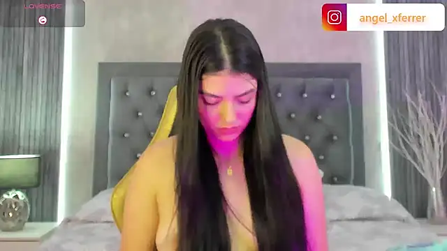 AngelxFerrer_ élő XXX-chatje