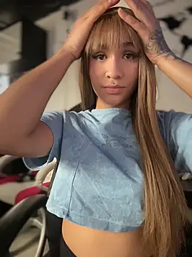 Chat XXX en directo de Isabella-Teen