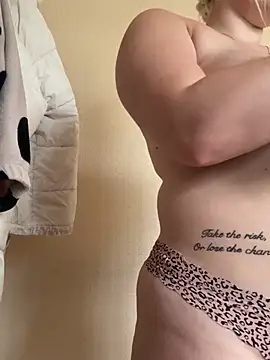sluttyskyeee Live XXX-Chat