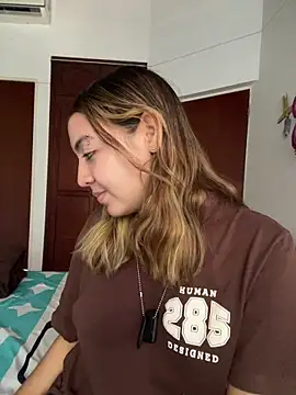 Bonni_lohan Adlı Modelin Canlı XXX Sohbeti
