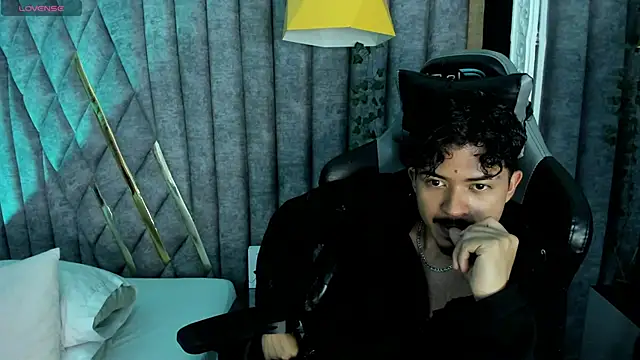 NicolaiKarav – webcam-show