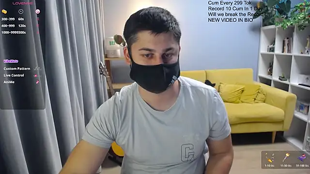 Tomguys live XXX chat