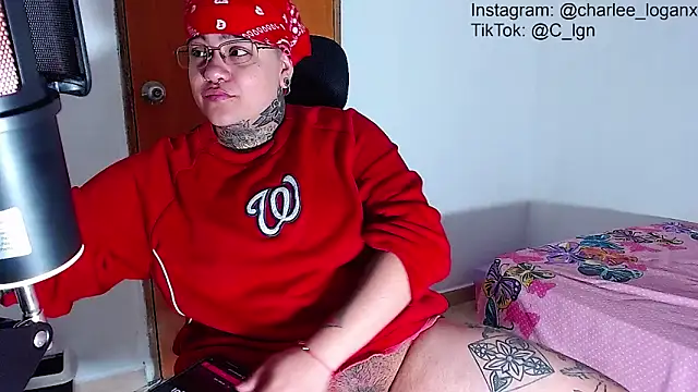 Chatroom XXX en direct de Techno_420_