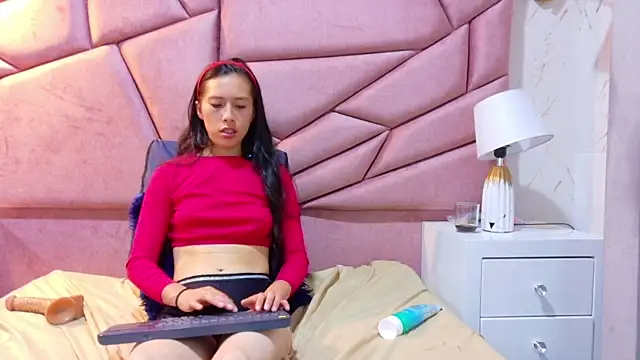 Chat +18 de kimberlypink_ ao vivo