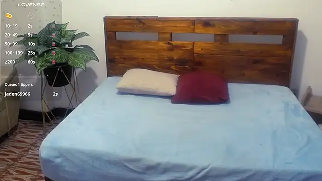 Yeseniaa25_ 라이브 XXX 채팅
