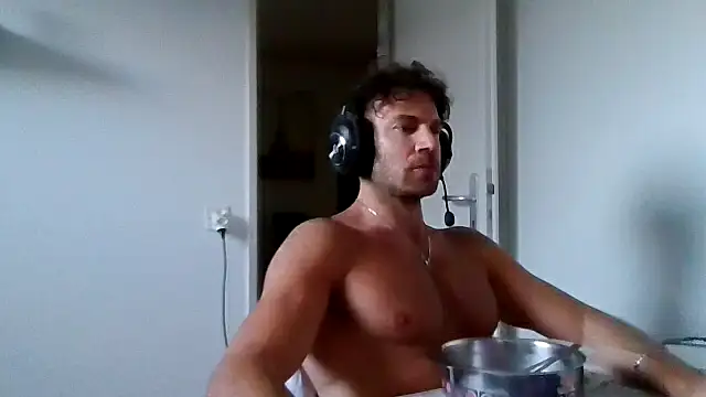alpha-hunk Adlı Modelin Canlı XXX Sohbeti