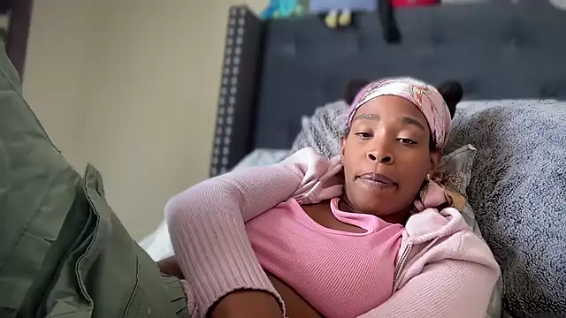 Cum2Charm's Webcam Show