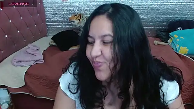 EMILY-NESSA's Live XXX Chat