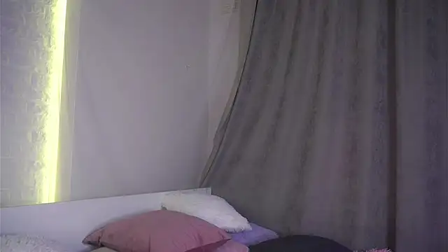 Chatroom XXX en direct de YettaCalabria
