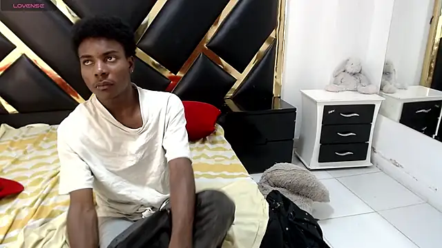 Show modela NoahJhonson69 na web-kameri