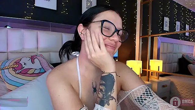 aria_bloomer's Live XXX Chat