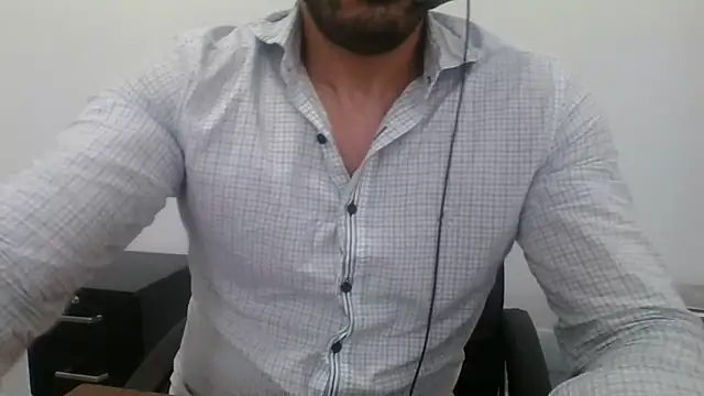 JohnSoecForces' Live XXX Chat