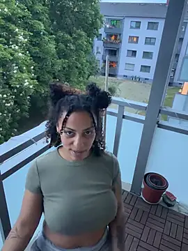 SweetPetiteNoir Show Webcam