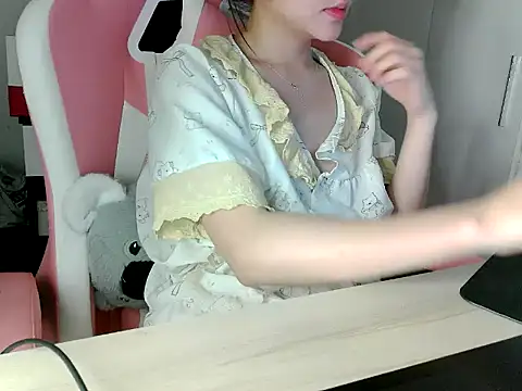 lucienguyen 网络视讯表演
