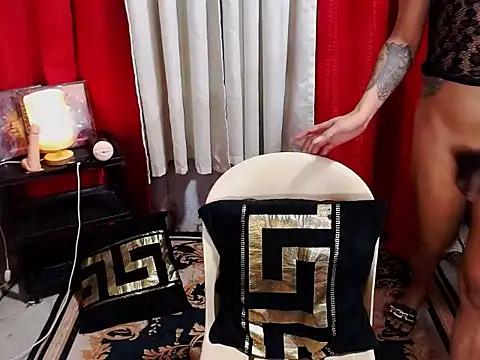 ExoticBigcockQueen Show in webcam