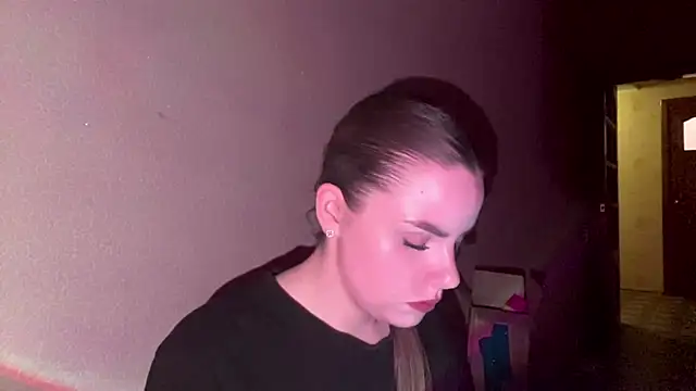 LeishaRocher's Live XXX Chat