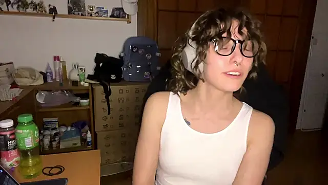 PillowPeachX's Webcam Show