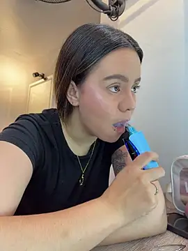 Chat XXX ao vivo de Sky_Junne