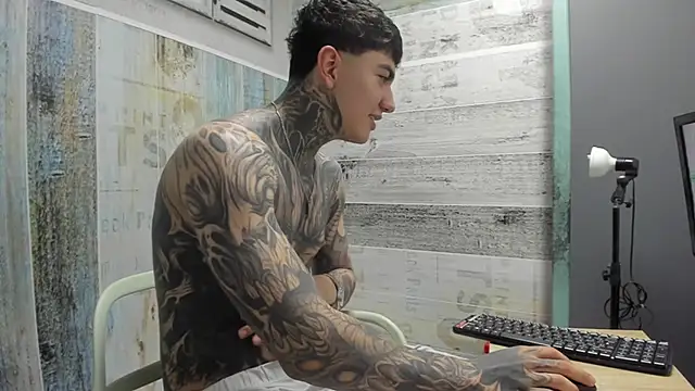 Czat XXX na żywo – Gury_tattoo