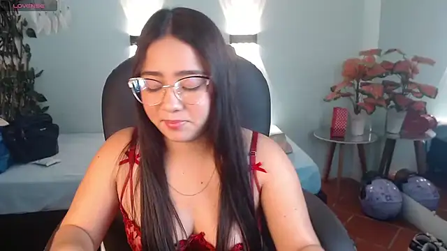 tinisweet Live XXX Chat