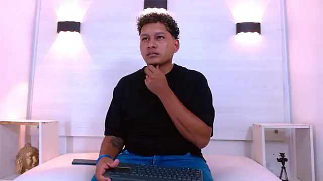 Show modela thomas_fills na web-kameri