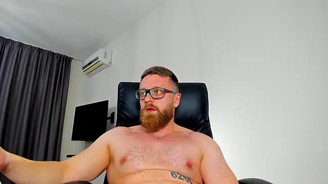 Show modela Findom_guy na web-kameri