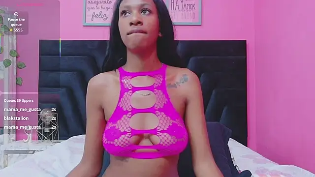 Chat +18 de EbonyCoWorker ao vivo