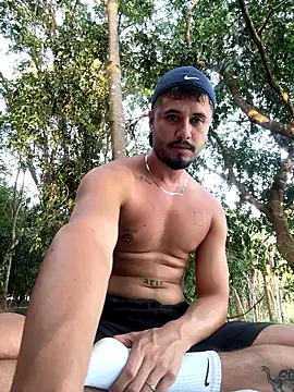 XXX chat uživo modela guzzfit