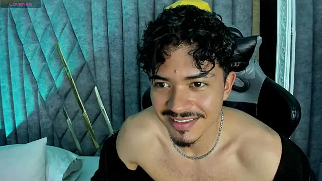 NicolaiKaravのウェブカメラショー