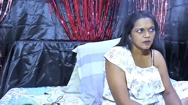 indianswtbella's Live XXX Chat