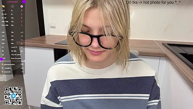 Chat +18 de Carolini_i ao vivo