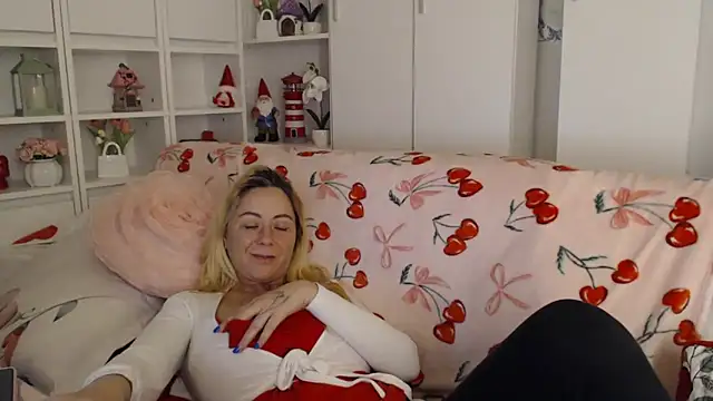 _karolynesyera_'s Live XXX Chat